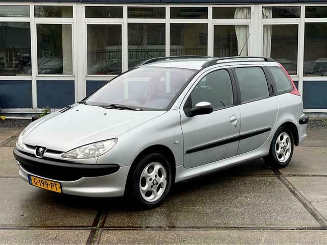 Grijs Gebruikt 2003 Peugeot 206 Stationwagen | € 1.250 - Afbeelding 1/4