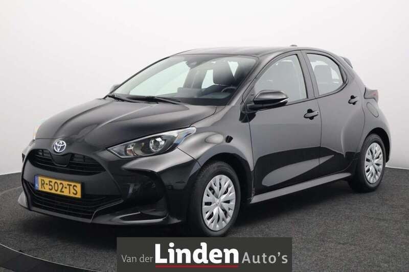 Zwart Gebruikt 2022 Toyota Yaris Hybrid Active Hatchback | € 19.950 (Eerlijke prijs) - Afbeelding 1/4