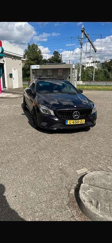 Paars Gebruikt 2013 Mercedes CLA200 Prestige Sedan | € 15.495 (Eerlijke prijs) - Afbeelding 1/4