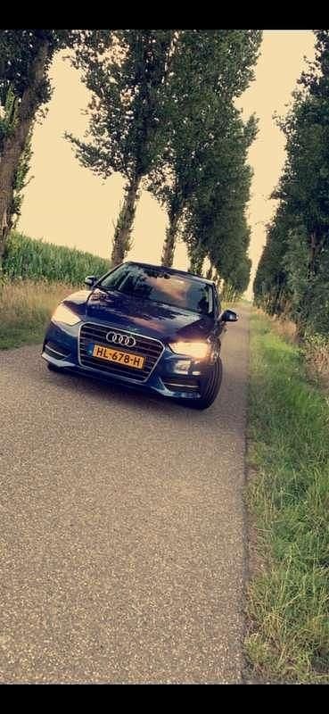 Blauw Gebruikt 2015 Audi A3 Hatchback | € 10.000 (Goede deal) - Afbeelding 1/4