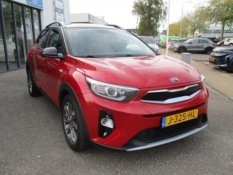 Rood Occasion 2020 Kia Stonic SUV | € 16.395 (Eerlijke prijs) - Afbeelding 1/4