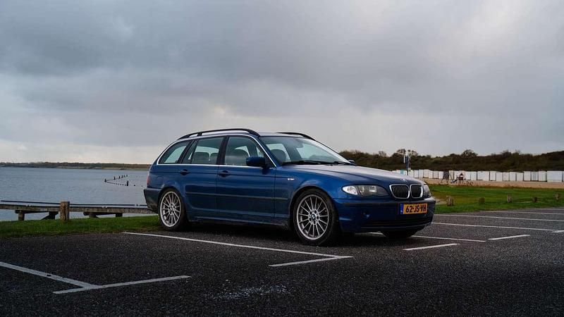 Blauw Gebruikt 2002 BMW 320 Executive Stationwagen | € 3.150 - Afbeelding 1/4