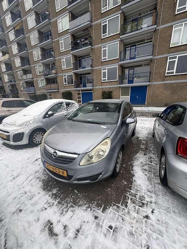 Grijs Occasion 2008 Opel Corsa Essentia MPV | € 1.450 (Eerlijke prijs) - Afbeelding 1/4