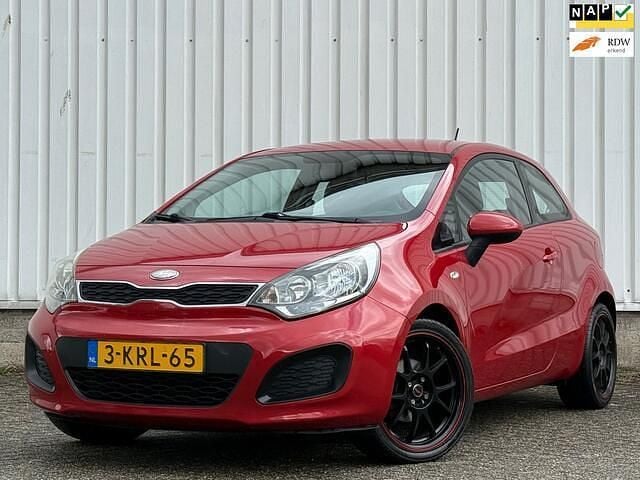 Rood Gebruikt 2013 Kia Rio Comfort Hatchback | € 5.999 (Goede deal) - Afbeelding 1/4