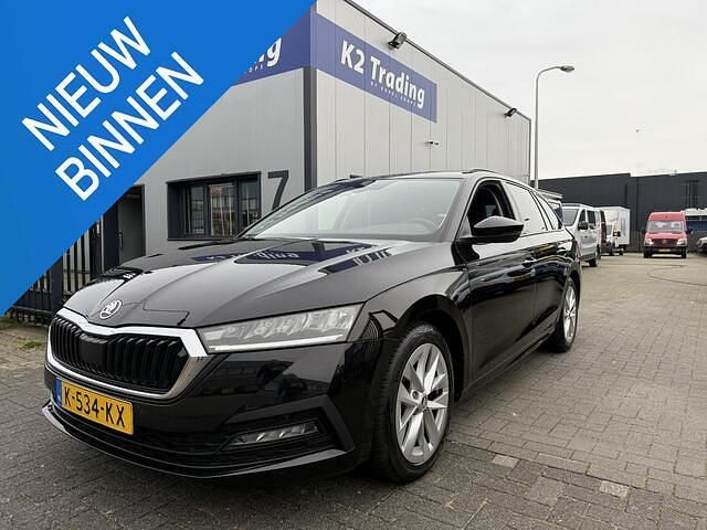 Zwart Gebruikt 2021 Skoda Octavia Business Line Stationwagen | € 13.990 (Eerlijke prijs) - Afbeelding 1/4