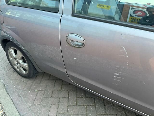 Occasion Opel Corsa 80 PK (58 kW) 2005 Paars Hatchback