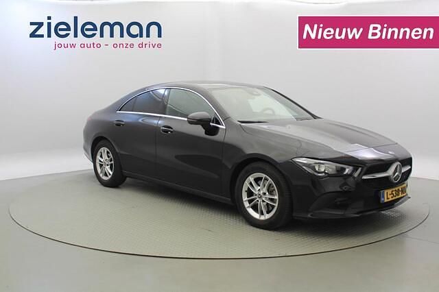 Zwart Gebruikt 2021 Mercedes 180 Business Sedan | € 23.845 (Super prijs) - Afbeelding 1/4