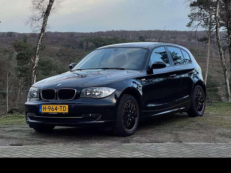 Zwart Gebruikt 2007 BMW 116 Hatchback | € 4.449 (Eerlijke prijs) - Afbeelding 1/4
