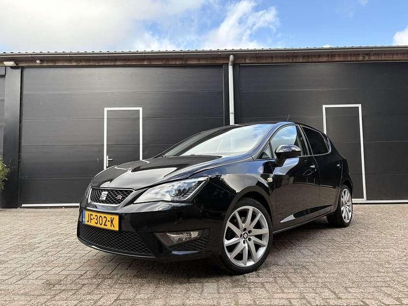 Zwart Gebruikt 2016 Seat Ibiza CONNECT Hatchback | € 10.990 (Eerlijke prijs) - Afbeelding 1/4