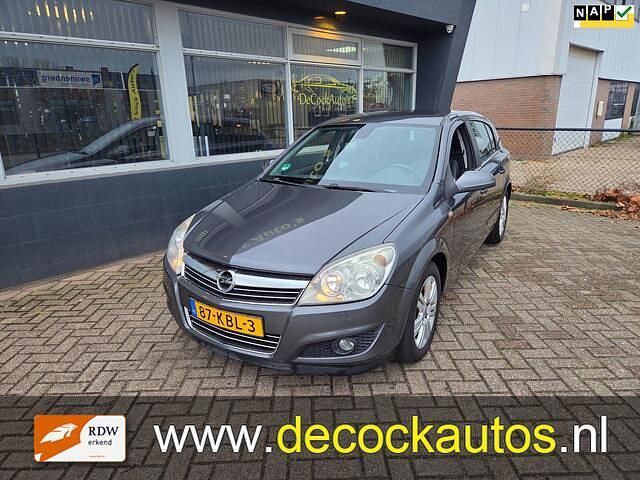 Grijs Gebruikt 2009 Opel Astra Cosmo Hatchback | € 2.940 (Eerlijke prijs) - Afbeelding 1/4