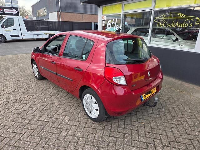Occasion Renault Clio II 75 PK (55 kW) 2010 Rood Hatchback