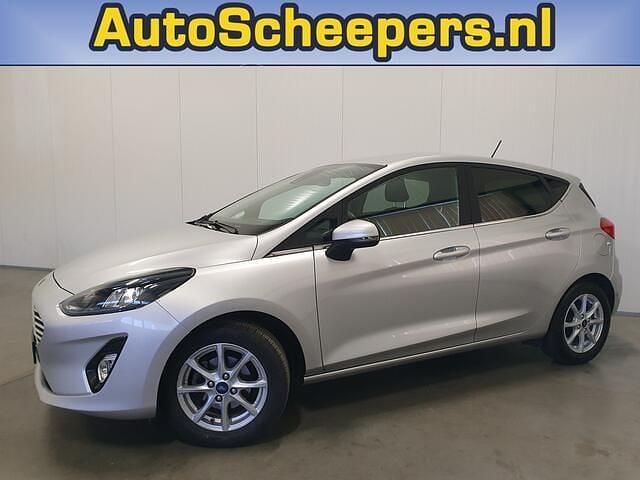 Grijs, metallic lak Gebruikt 2021 Ford Fiesta Titanium Hatchback | € 13.495 (Goede deal) - Afbeelding 1/4