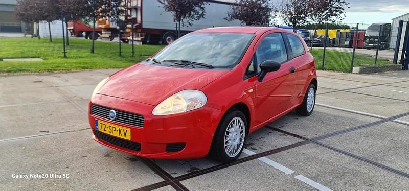 Rood Gebruikt 2006 Fiat Grande Punto Hatchback | € 999 (Eerlijke prijs) - Afbeelding 1/4