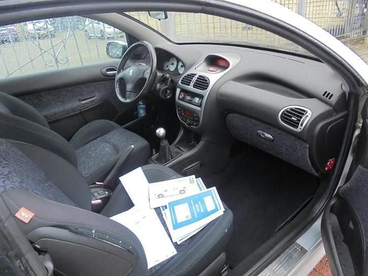 Occasion Peugeot 206 CC Quiksilver 109 PK (80 kW) 2004 Grijs Cabriolet