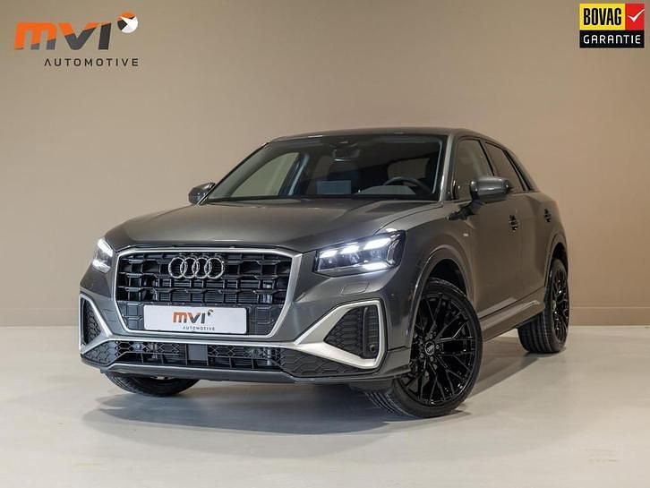 Grijs Gebruikt 2025 Audi Q2 Basis SUV | € 38.000 (Duur) - Afbeelding 1/4
