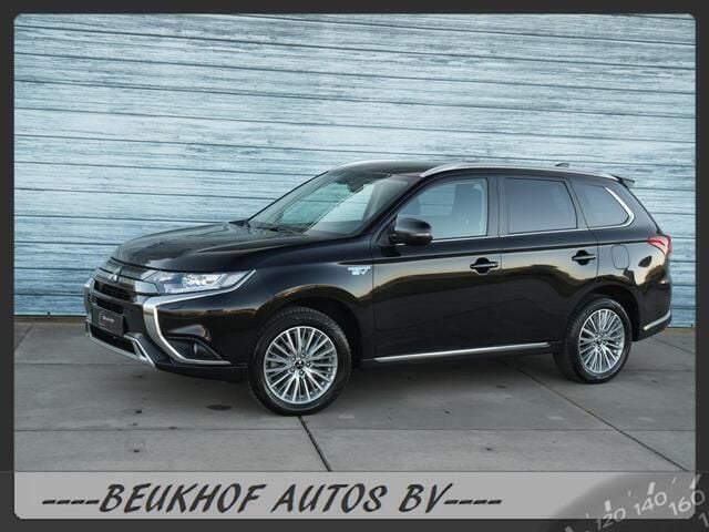 Zwart Gebruikt 2020 Mitsubishi Outlander SUV | € 23.850 (Eerlijke prijs) - Afbeelding 1/4