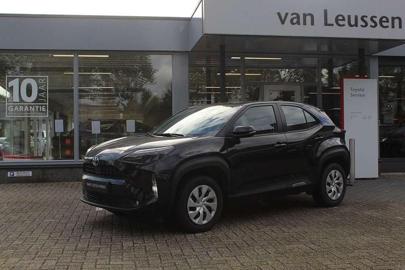 Zwart Gebruikt 2024 Toyota Yaris Cross SUV | € 25.900 (Eerlijke prijs) - Afbeelding 1/4