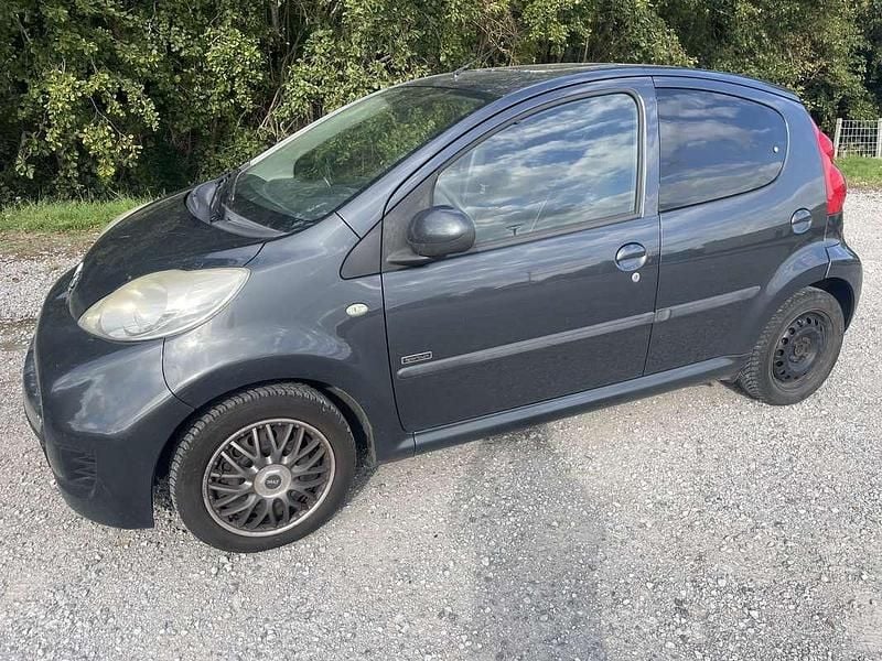 Grijs Gebruikt 2011 Peugeot 107 Sportium Hatchback | € 1.850 (Super prijs) - Afbeelding 1/4