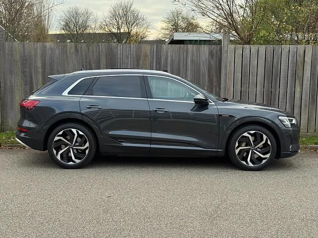 Occasion Audi e-tron S-Line 300 kW (408 PK) 2019 Grijs SUV