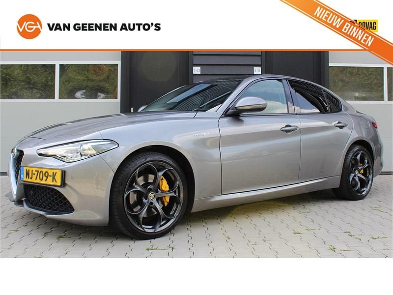 Grijs Gebruikt 2017 Alfa Romeo Giulia Veloce Sedan | € 27.500 (Iets duurder) - Afbeelding 1/4