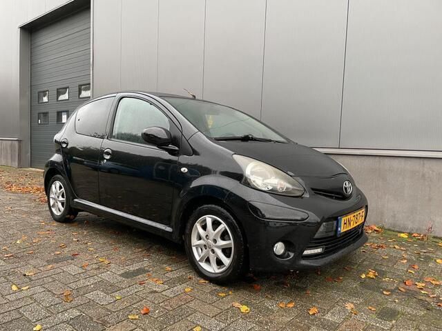 Zwart Gebruikt 2014 Toyota Aygo Hatchback | € 3.999 (Iets duurder) - Afbeelding 1/4