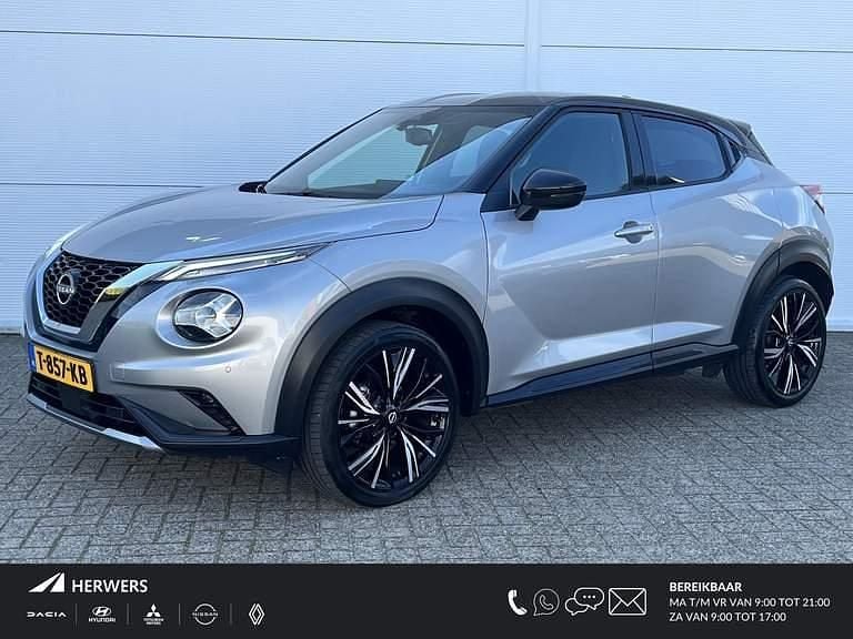 Twotone( platinum silver & black) Occasion 2023 Nissan Juke SUV | € 19.935 (Eerlijke prijs) - Afbeelding 1/4