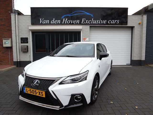 Wit (parellak) Gebruikt 2017 Lexus CT200h Sport Line Hatchback | € 19.495 (Eerlijke prijs) - Afbeelding 1/4