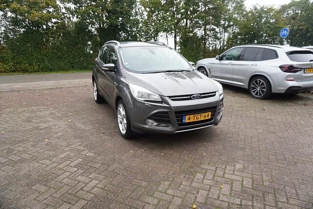 Grijs Gebruikt 2014 Ford Kuga Titanium SUV | € 9.994 (Eerlijke prijs) - Afbeelding 1/4