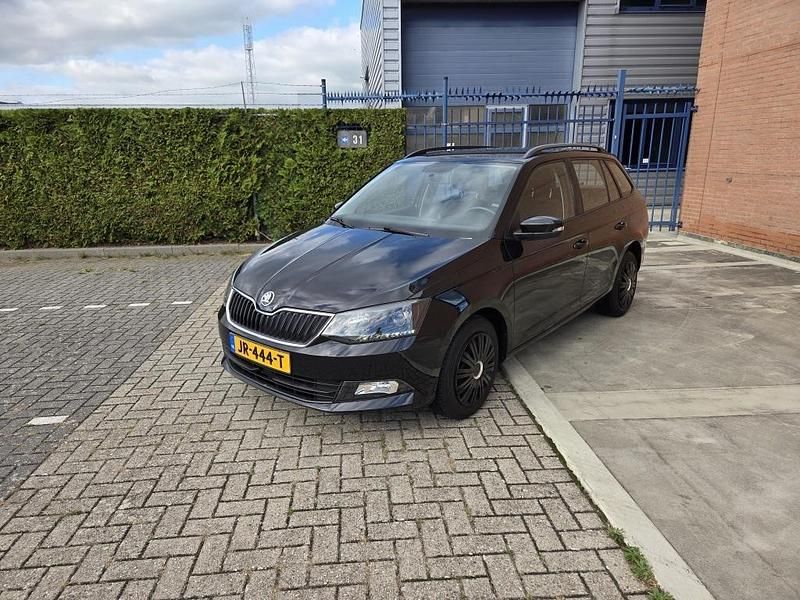 Zwart Gebruikt 2016 Skoda Fabia Ambition Stationwagen | € 8.995 (Super prijs) - Afbeelding 1/4
