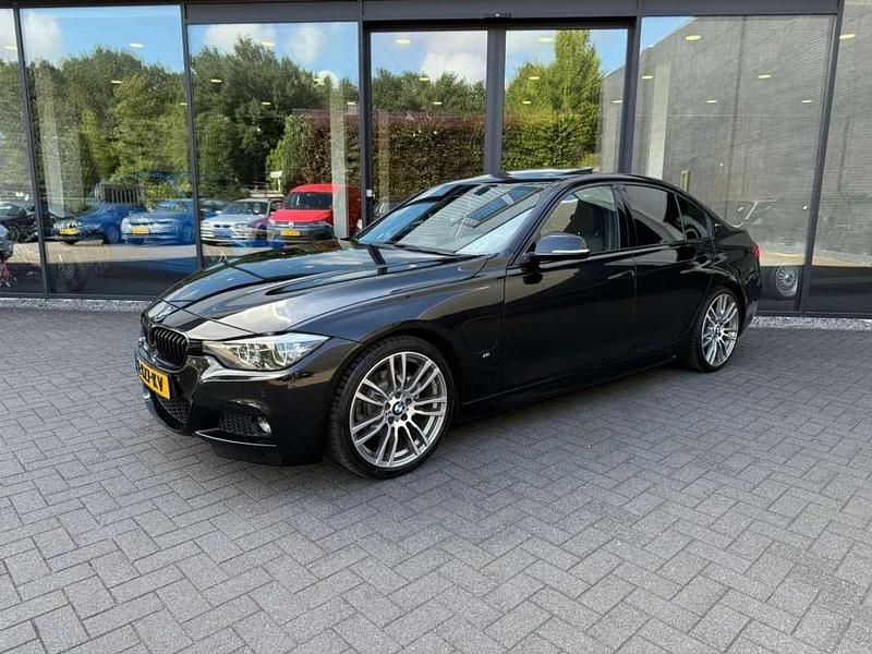 Zwart Gebruikt 2018 BMW 330e M Sport Sedan | € 21.900 (Goede deal) - Afbeelding 1/4