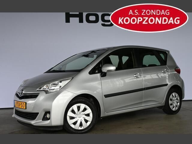 Grijs Gebruikt 2014 Toyota Verso-S MPV | € 9.440 (Eerlijke prijs) - Afbeelding 1/4