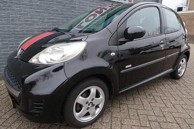 Zwart Gebruikt 2011 Peugeot 107 Hatchback | € 3.666 (Eerlijke prijs) - Afbeelding 1/4