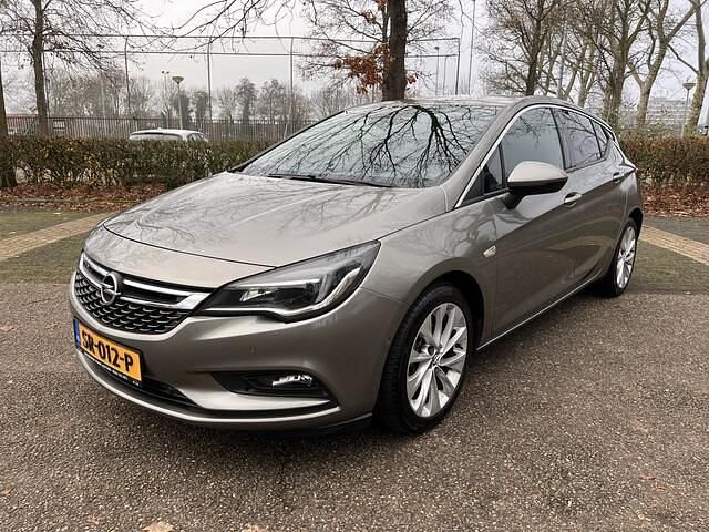 Grijs Gebruikt 2017 Opel Astra Innovation Hatchback | € 10.450 (Goede deal) - Afbeelding 1/4