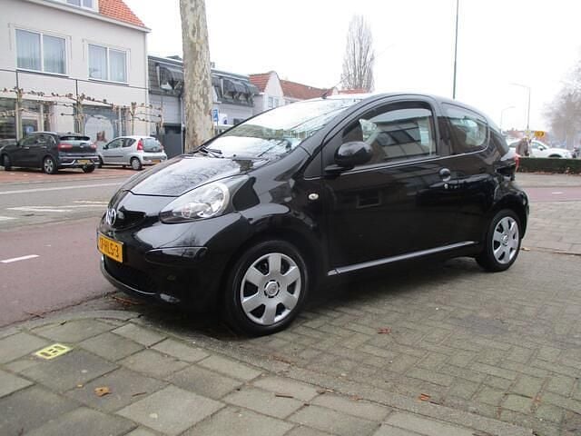 Occasion Toyota Aygo 68 PK (50 kW) 2009 Zwart (metallic) Hatchback