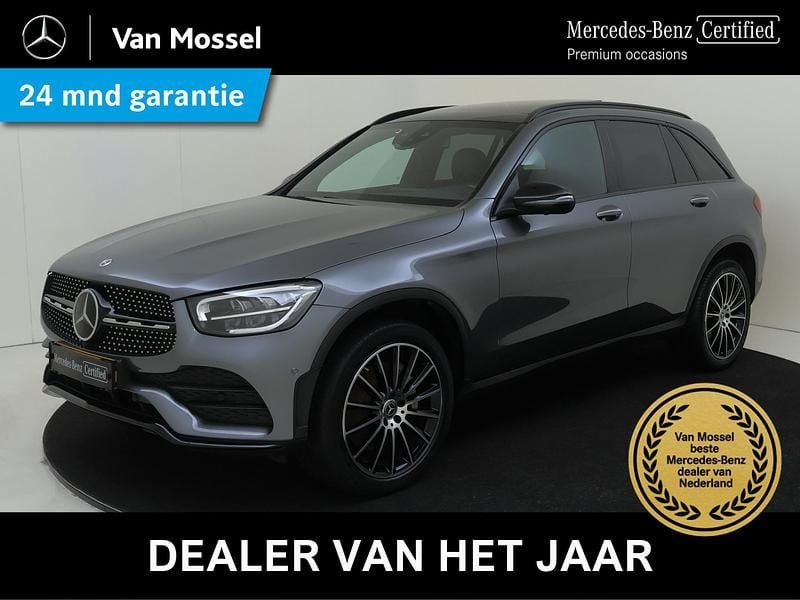 Grijs Occasion 2022 Mercedes GLC300e Business SUV | € 44.945 (Iets duurder) - Afbeelding 1/4