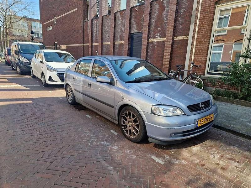 Grijs Gebruikt 2000 Opel Astra Club Hatchback | € 1.750 (Iets duurder) - Afbeelding 1/4