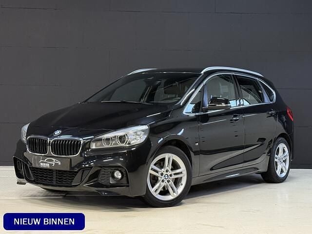 Zwart Gebruikt 2017 BMW 218 Executive Stationwagen | € 14.700 (Goede deal) - Afbeelding 1/4