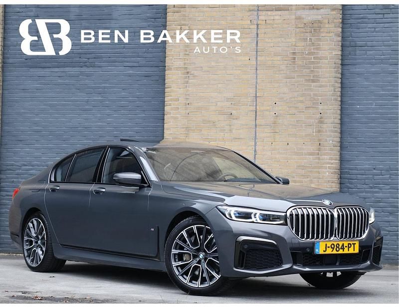 Grijs Occasion 2021 BMW 745e Executive Sedan | € 45.900 (Goede deal) - Afbeelding 1/4