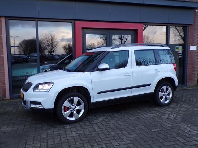 Wit Gebruikt 2016 Skoda Yeti Outdoor Ambition SUV | € 15.450 (Eerlijke prijs) - Afbeelding 1/4