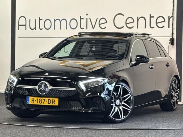 Zwart Gebruikt 2020 Mercedes A200 Premium Plus Hatchback | € 22.900 (Goede deal) - Afbeelding 1/4