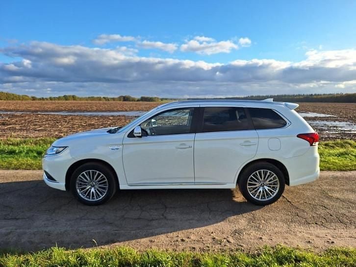 Gebruikt 2021 Mitsubishi Outlander Plus SUV | € 24.950 - Afbeelding 1/4