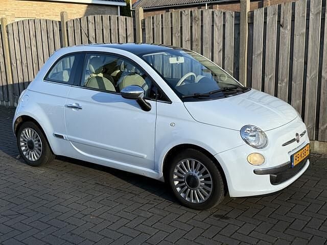 Blauw (metallic) Gebruikt 2010 Fiat 500 Lounge Hatchback | € 5.750 (Eerlijke prijs) - Afbeelding 1/4