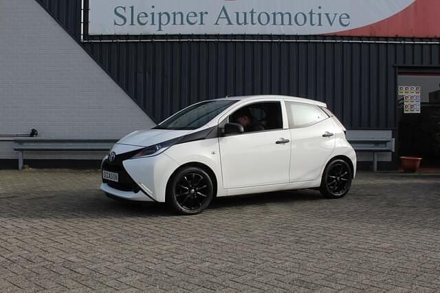 Occasion Toyota Aygo 69 PK (50 kW) 2017 Wit Hatchback