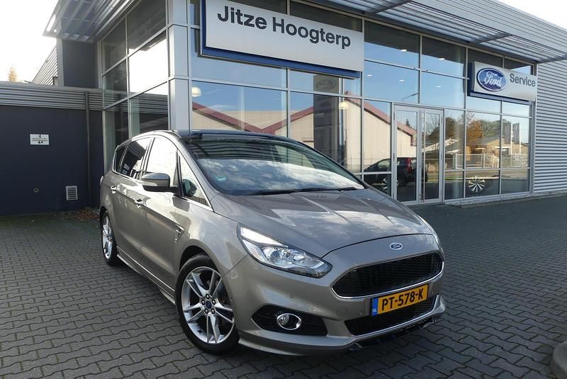 Grijs Gebruikt 2016 Ford S-MAX S MPV | € 22.895 (Eerlijke prijs) - Afbeelding 1/4