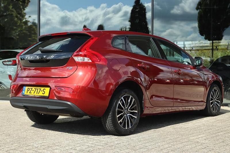 Occasion Volvo V40 123 PK (90 kW) 2017 Rood Stationwagen