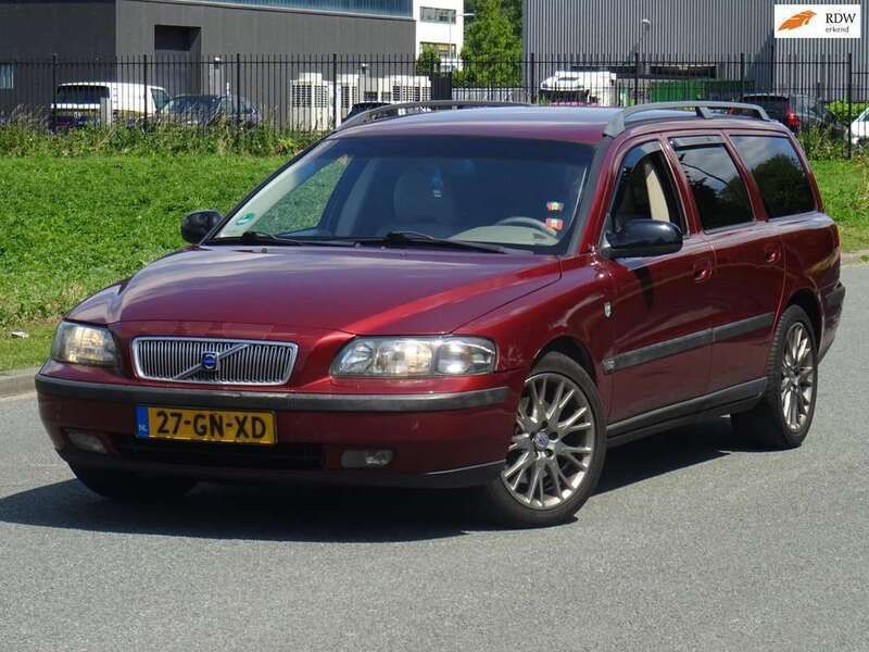 Rood Gebruikt 2001 Volvo V70 Stationwagen | € 999 (Super prijs) - Afbeelding 1/4