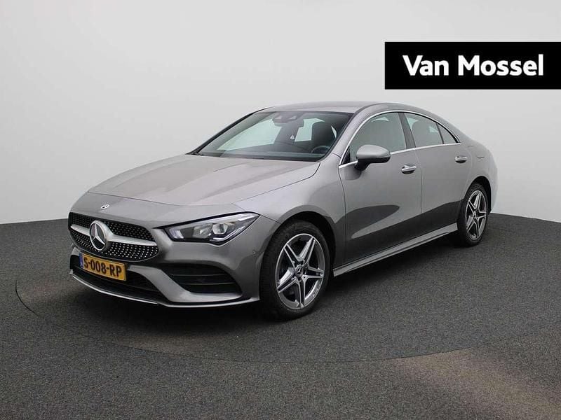 Grijs Occasion 2023 Mercedes CLA250e AMG line Sedan | € 32.945 (Goede deal) - Afbeelding 1/3