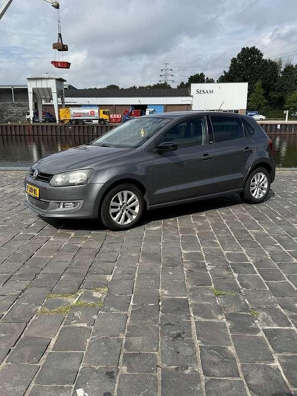Grijs Gebruikt 2011 VW Polo Comfortline Hatchback | € 6.500 (Eerlijke prijs) - Afbeelding 1/4