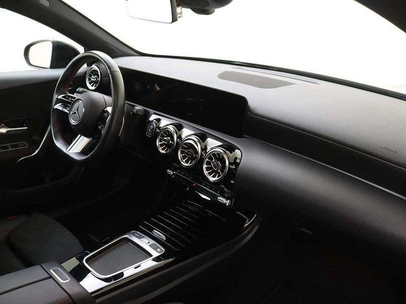 Occasion Mercedes A250 AMG line 218 PK (160 kW) 2023 Zwart Hatchback