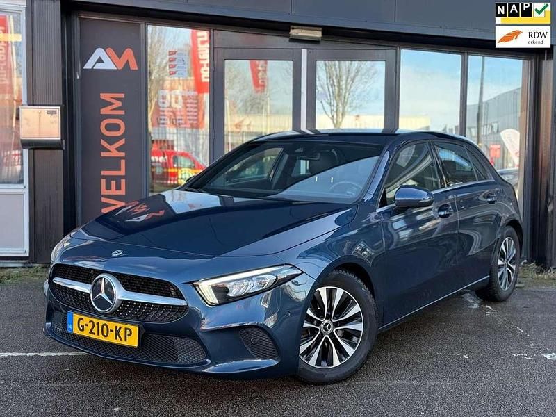 Blauw Occasion 2019 Mercedes A180 Business Hatchback | € 20.950 (Super prijs) - Afbeelding 1/4